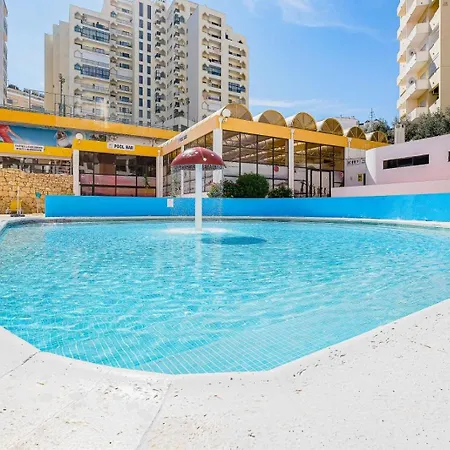 Karol Vaz 4 *